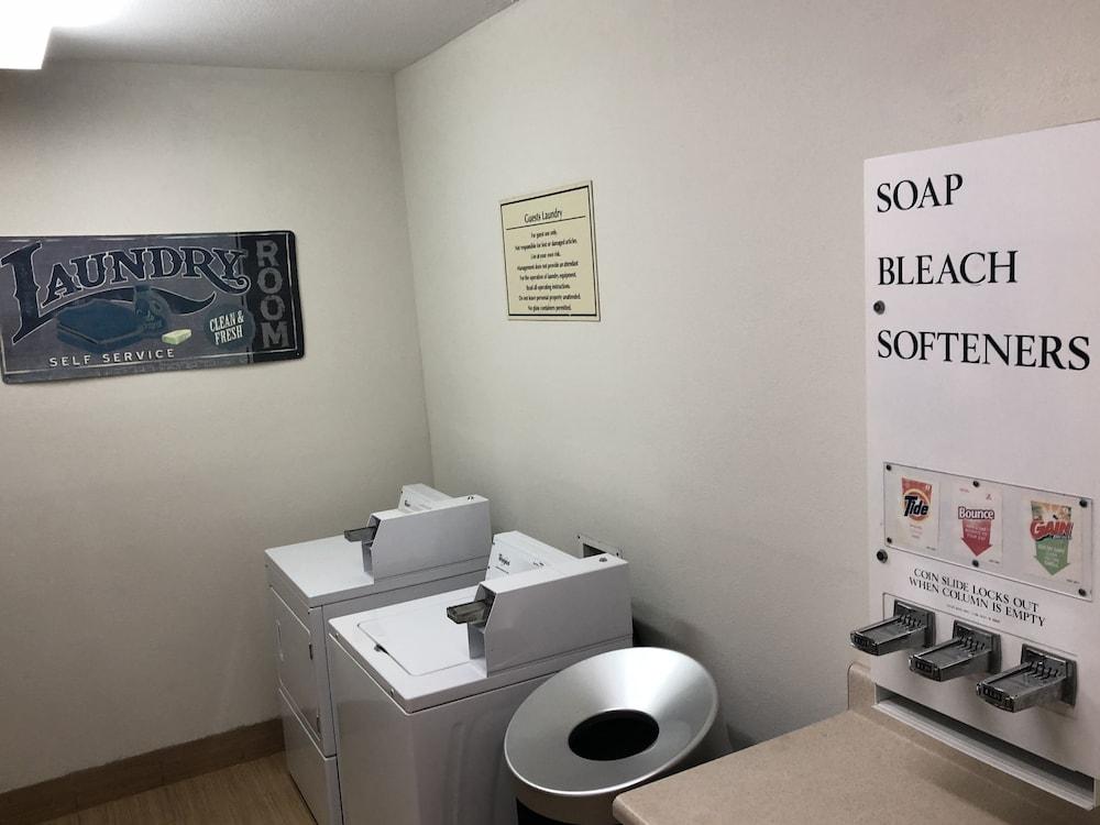 Suburban Studios Brunswick I-95 photo 30