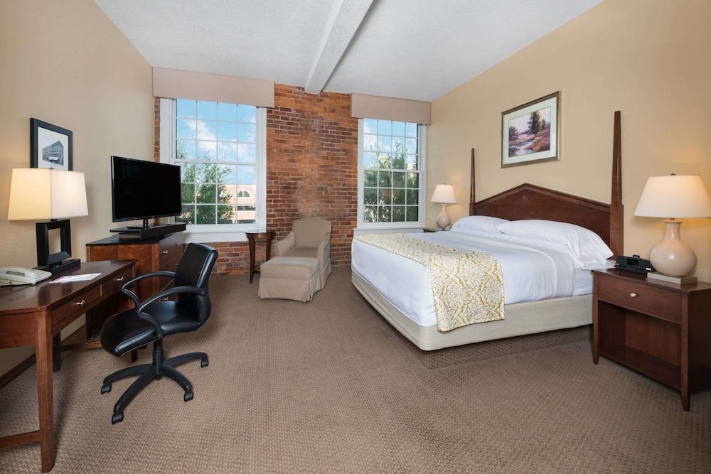 Hawthorn Extended Stay by Wyndham Rome photo 9