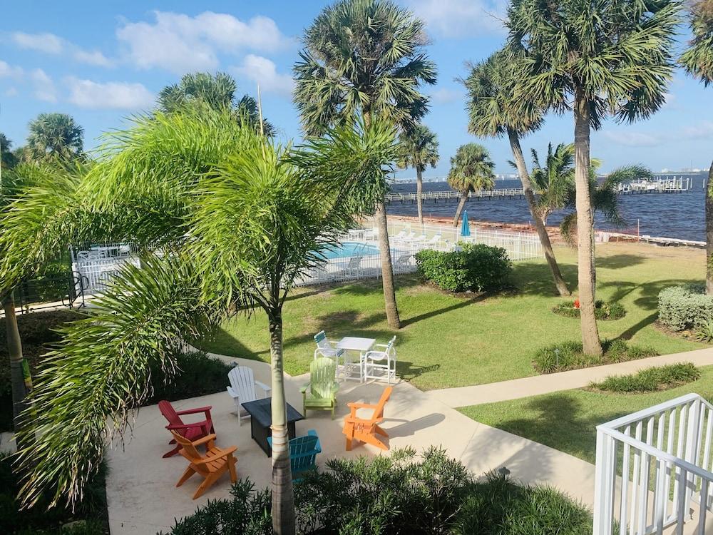 Caribbean Shores Waterfront Resort photo 2