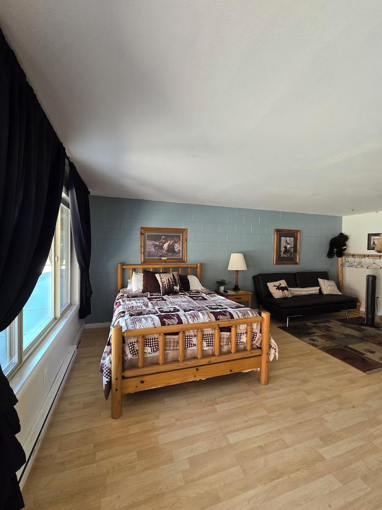 Chateau Rouge Condominiums photo 9