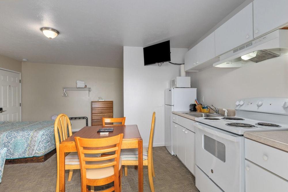 The Lakeview Motel photo 43