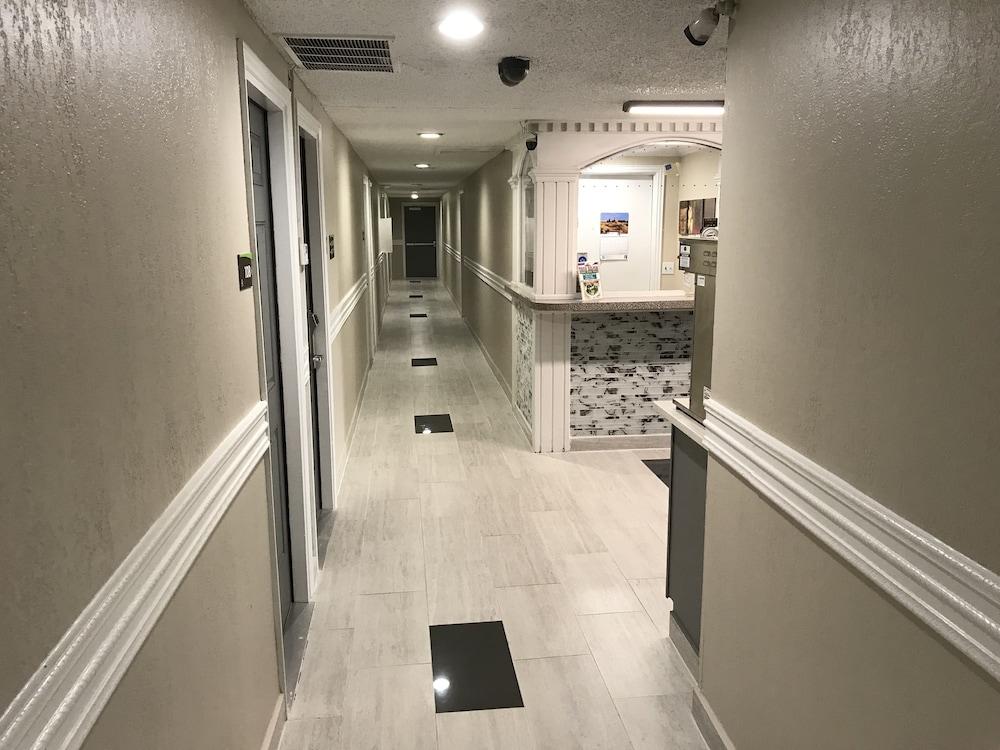 Hometown Inn & Suites photo 45