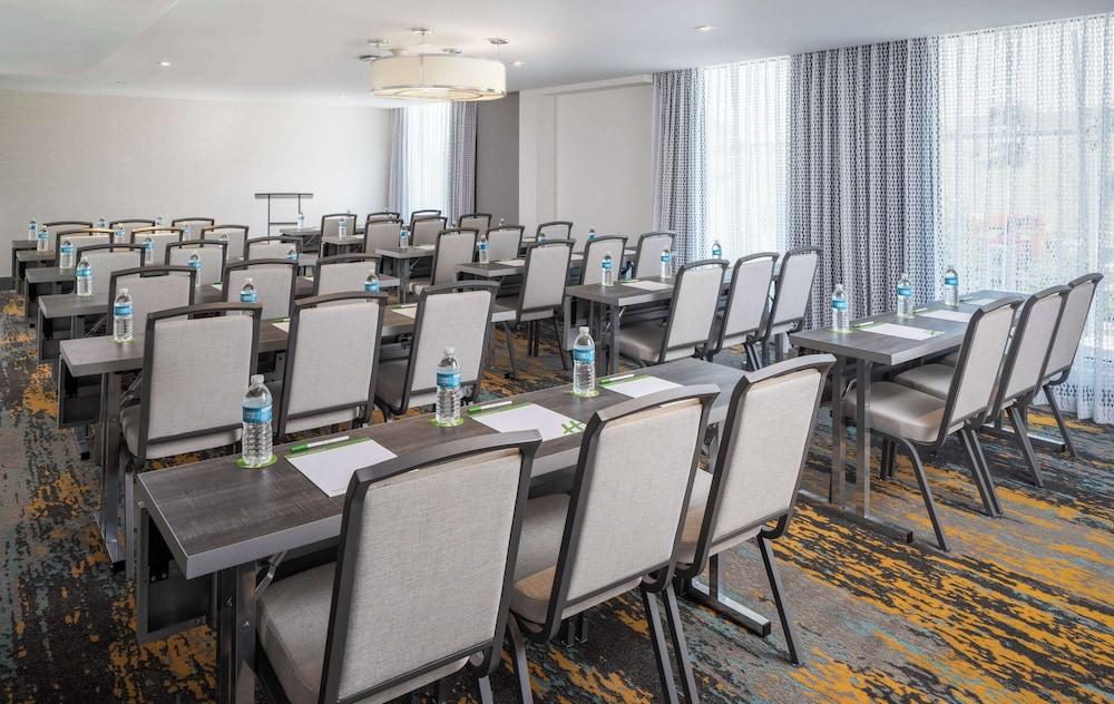 DoubleTree by Hilton Miami North I-95 photo 22