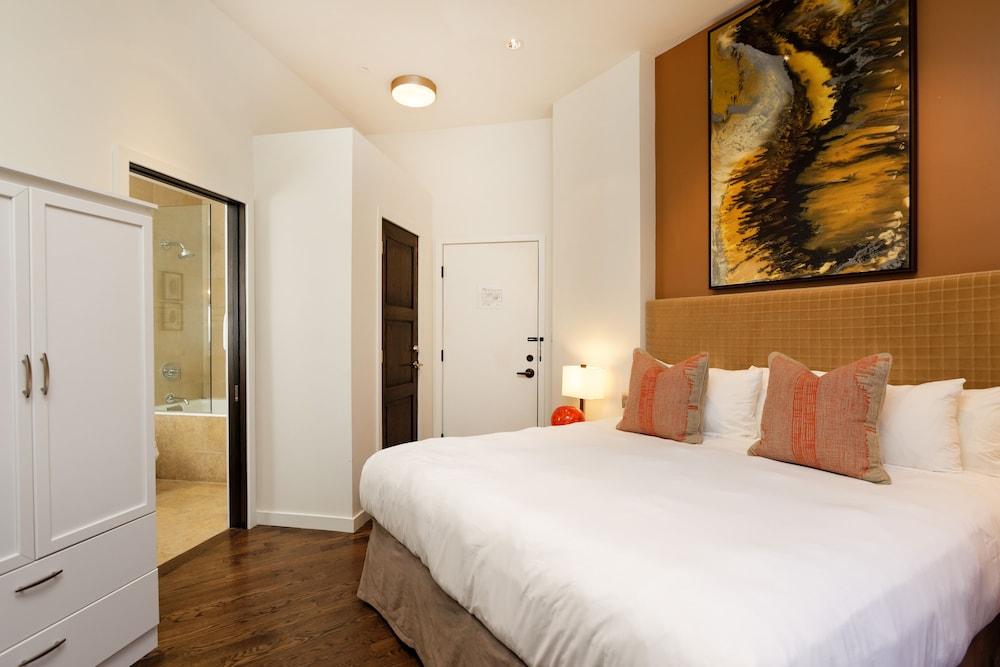Independence Square Lodge by Frias photo 68