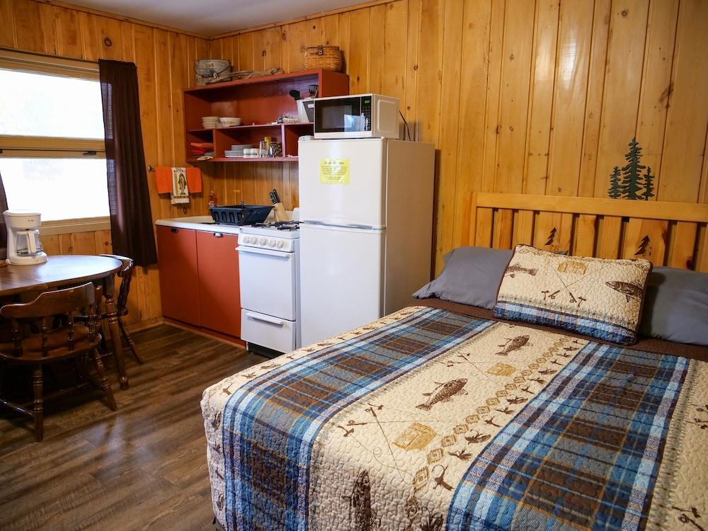 Sunshine Motel and Cabins photo 9