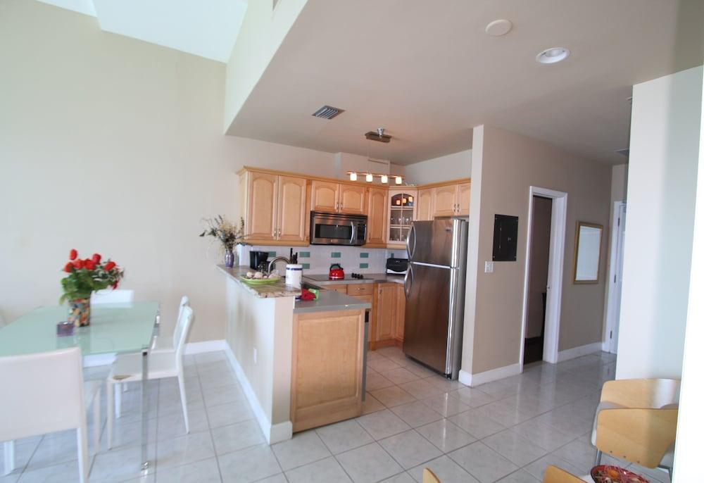 Soleil Apartments at Castle Beach Club photo 86