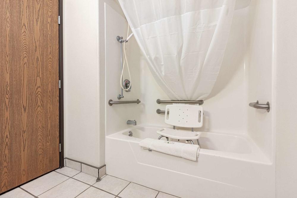 Quality Inn & Suites McCook photo 26