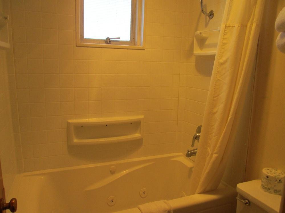 Town House Motel Inc photo 31