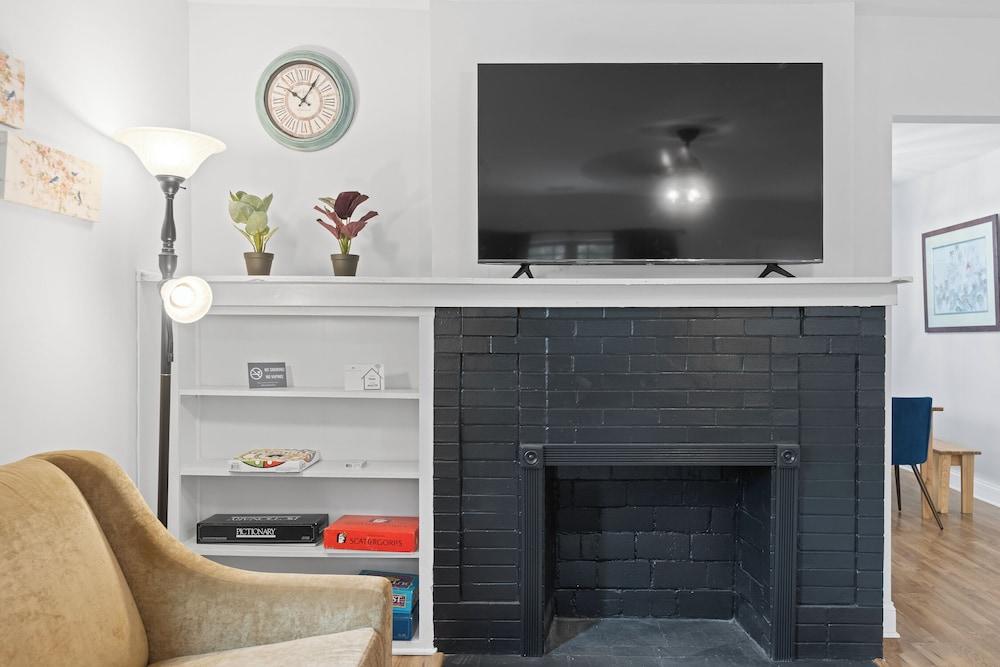 Trendy at Hoyt Two Homes photo 30