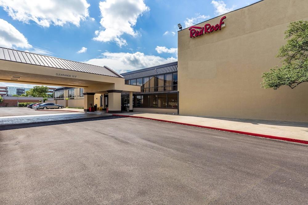 Red Roof Inn PLUS+ & Suites Houston - IAH Airport SW photo 4
