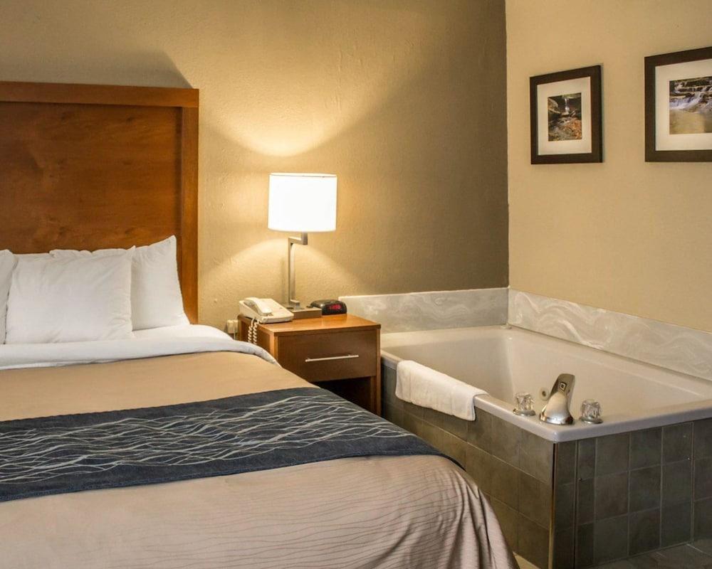 Quality Inn Akron South photo 17
