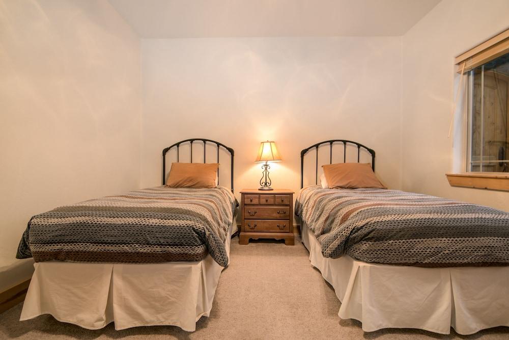 Pineview Lodge photo 53