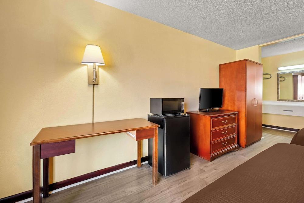 Rodeway Inn Monroe photo 23