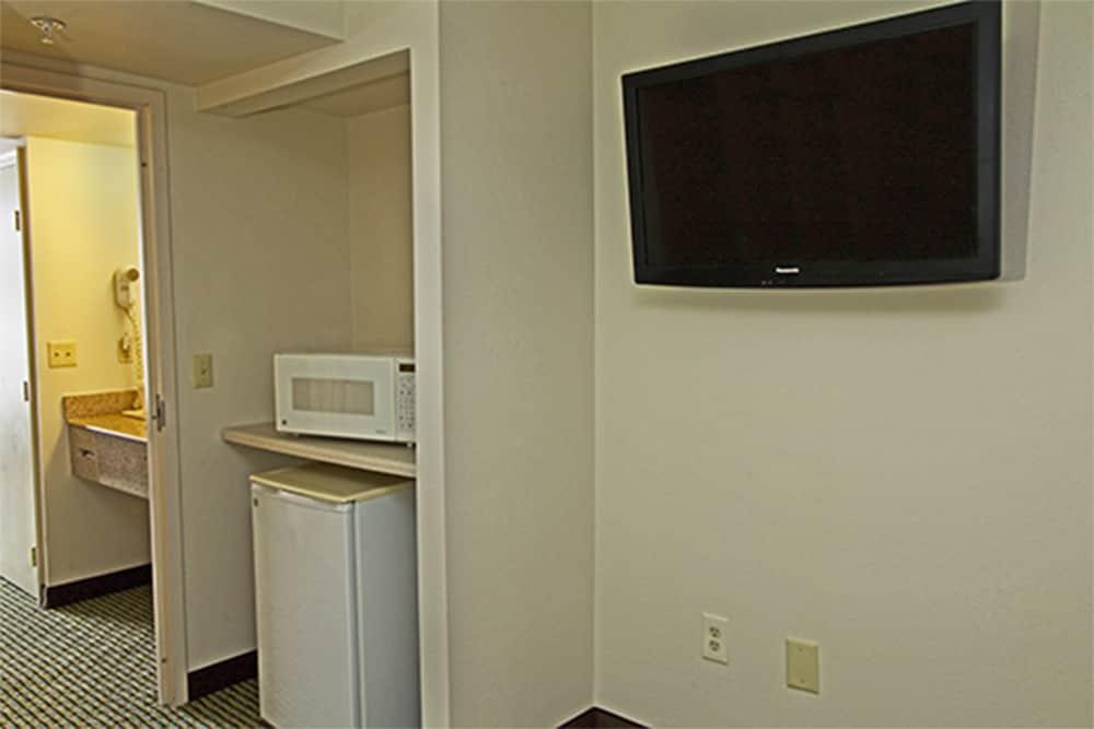 Quality Suites Lake Wright - Norfolk Airport photo 25