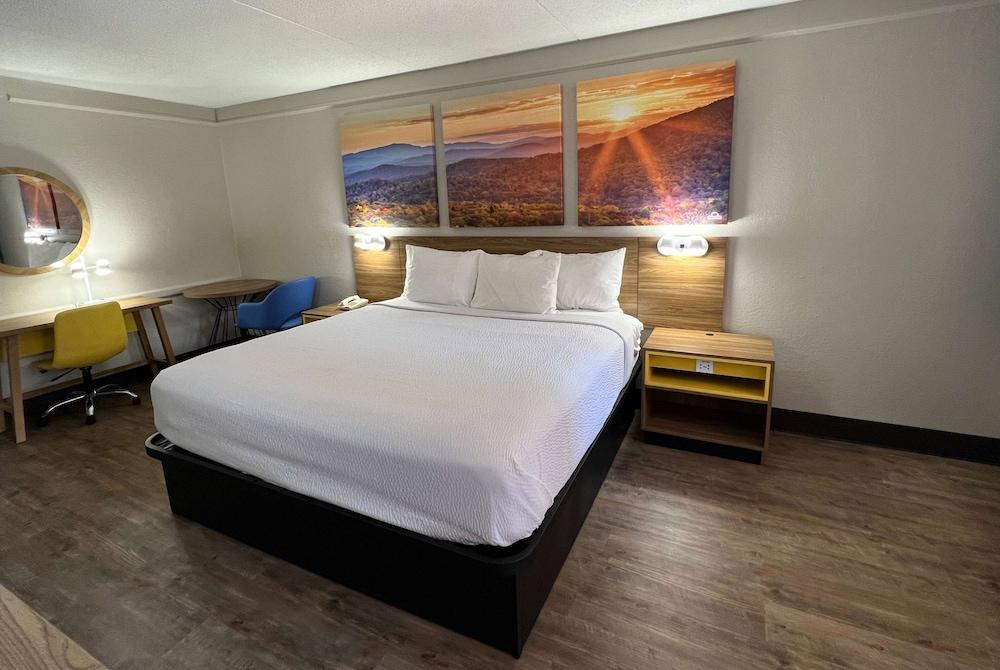 Days Inn by Wyndham Birmingham/West photo 7