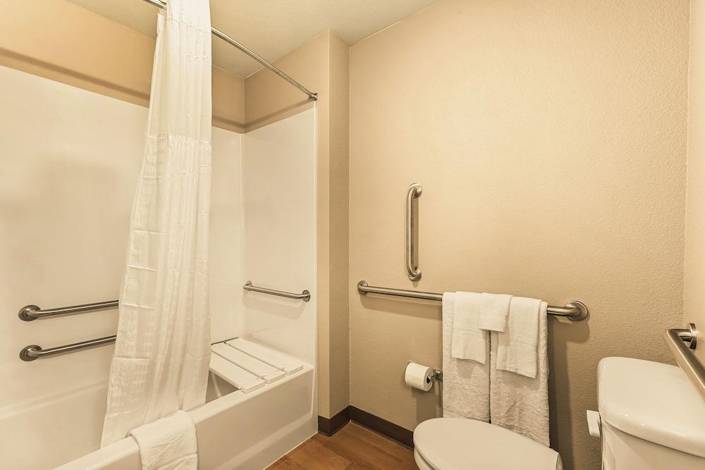 LivAway Suites Phoenix-Glendale photo 7