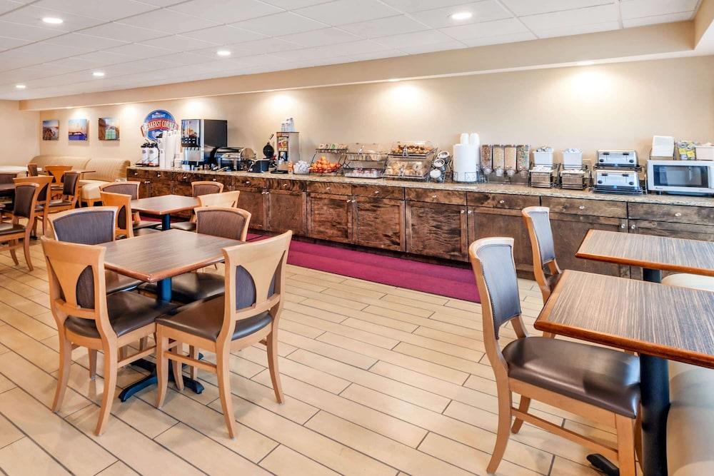 Baymont by Wyndham St. Ignace Lakefront photo 30