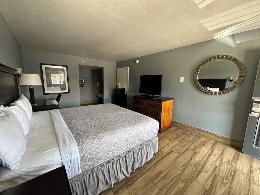 Home Suites Hill Country photo 6