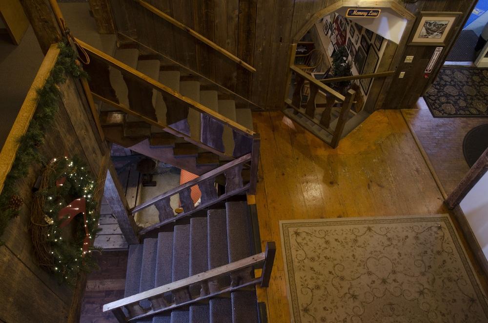 Summit Lodge photo 2
