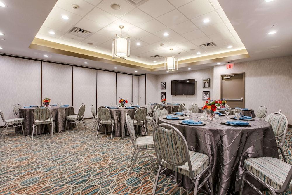 Hampton Inn & Suites North Dallas Central Expy photo 39