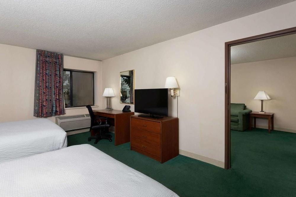 Norwood Inn & Suites by BlissPoint Post Rd Indianapolis photo 45