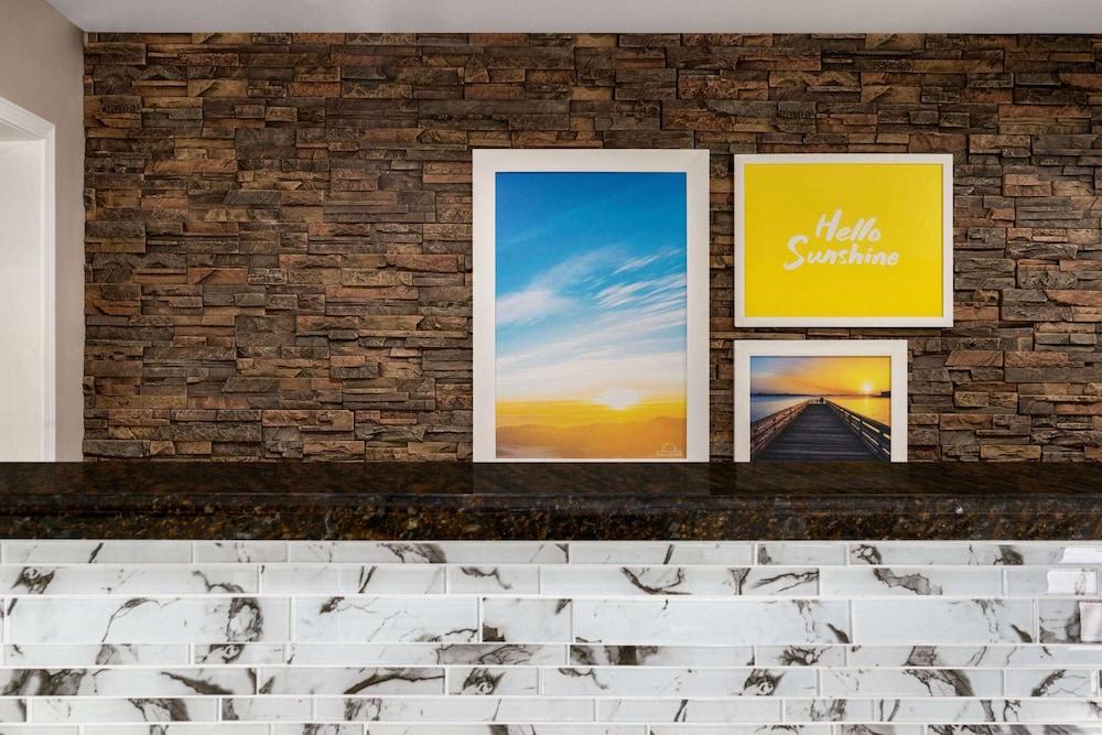 Days Inn by Wyndham Anderson photo 17