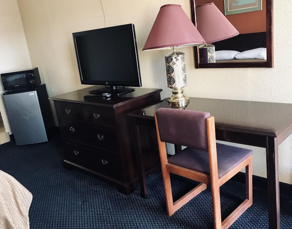 Executive Inn photo 36