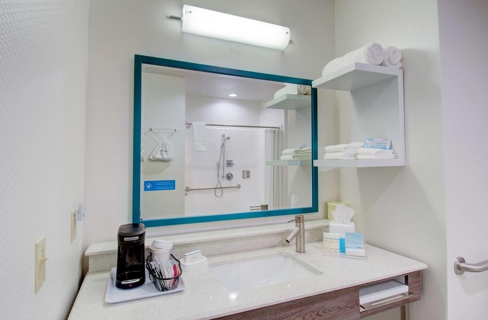 Hampton Inn & Suites Boston/Stoughton photo 25
