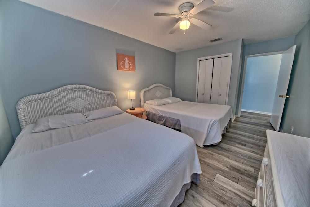 Pineapple Villas on Laguna Beach photo 15