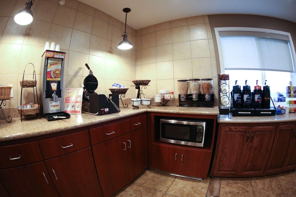 GrandStay Hotel & Suites Perham photo 38