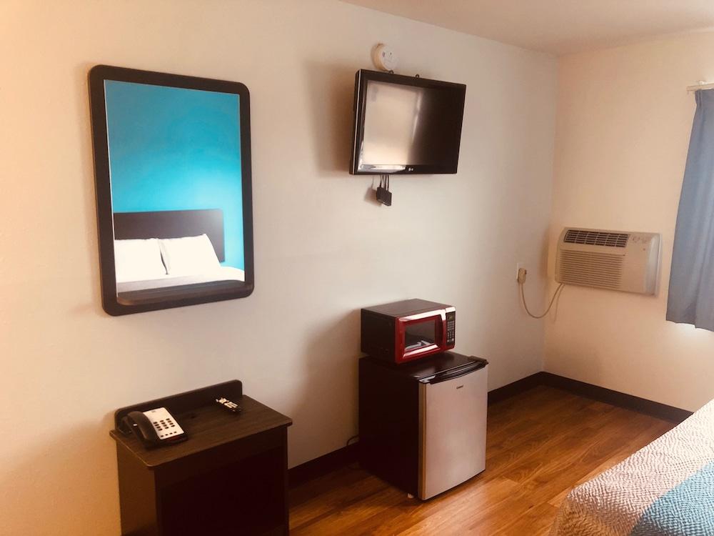 Troy Inn and Suites photo 4
