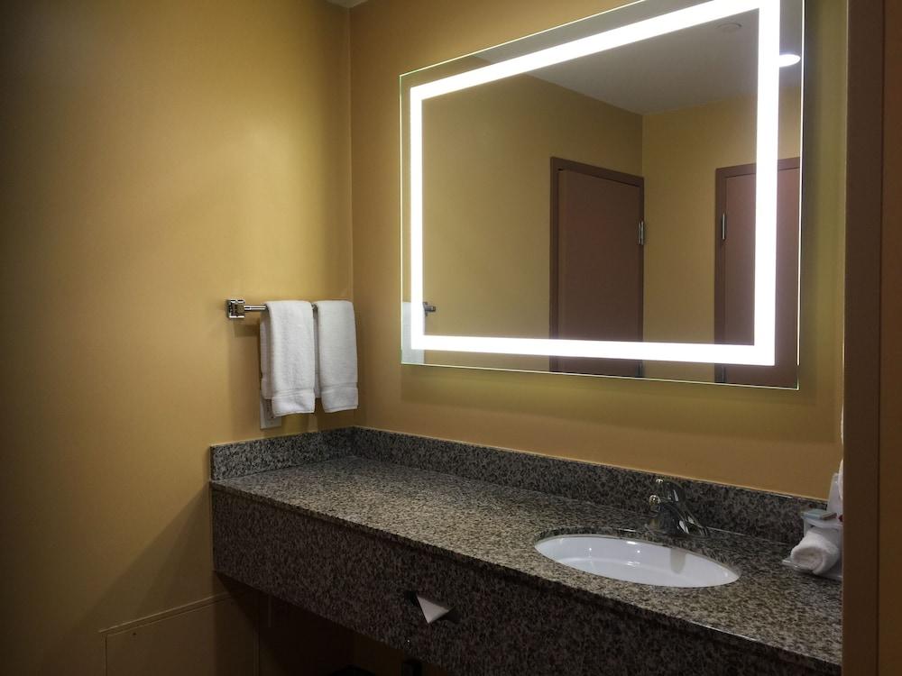 Hotel Vinea, a Travelodge by Wyndham photo 7