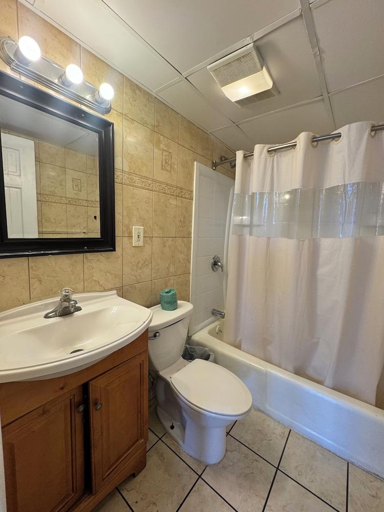 Skyview Manor Motel photo 71