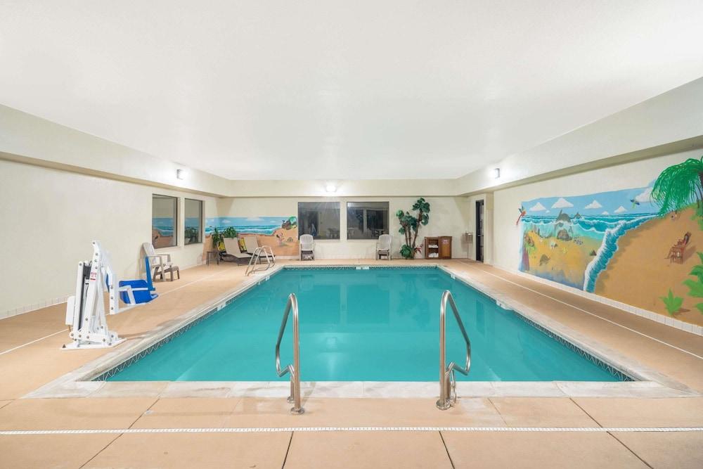 Baymont by Wyndham Albany photo 9