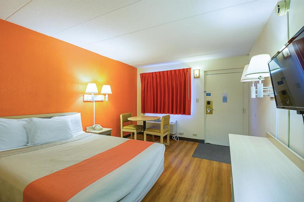 Rodeway Inn Dubuque photo 9