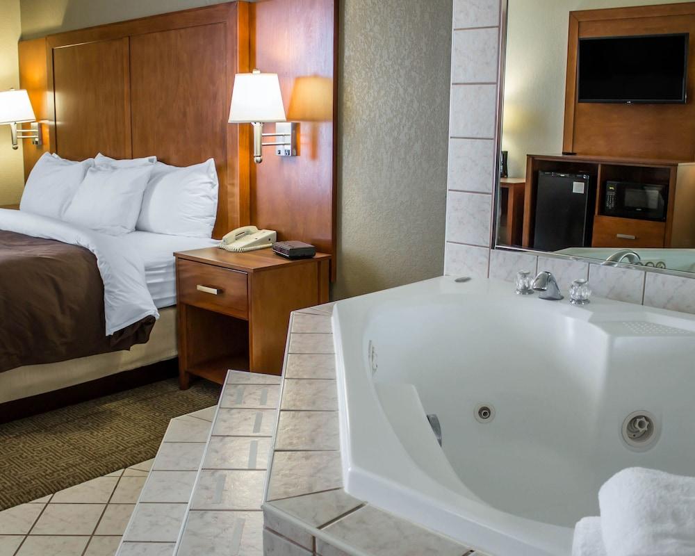 Comfort Inn Alliance photo 40