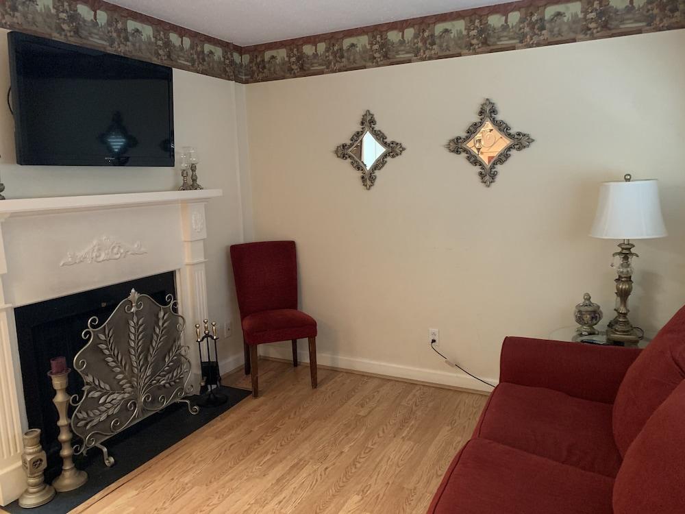 Oak Square Rentals photo 82