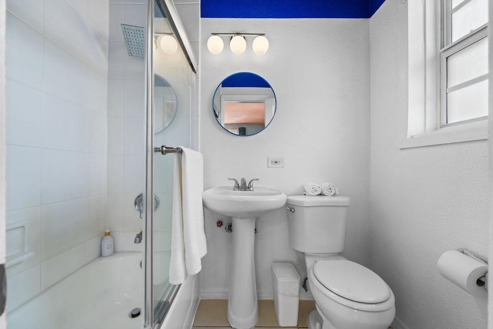 Blue Flamingo Suites photo 27
