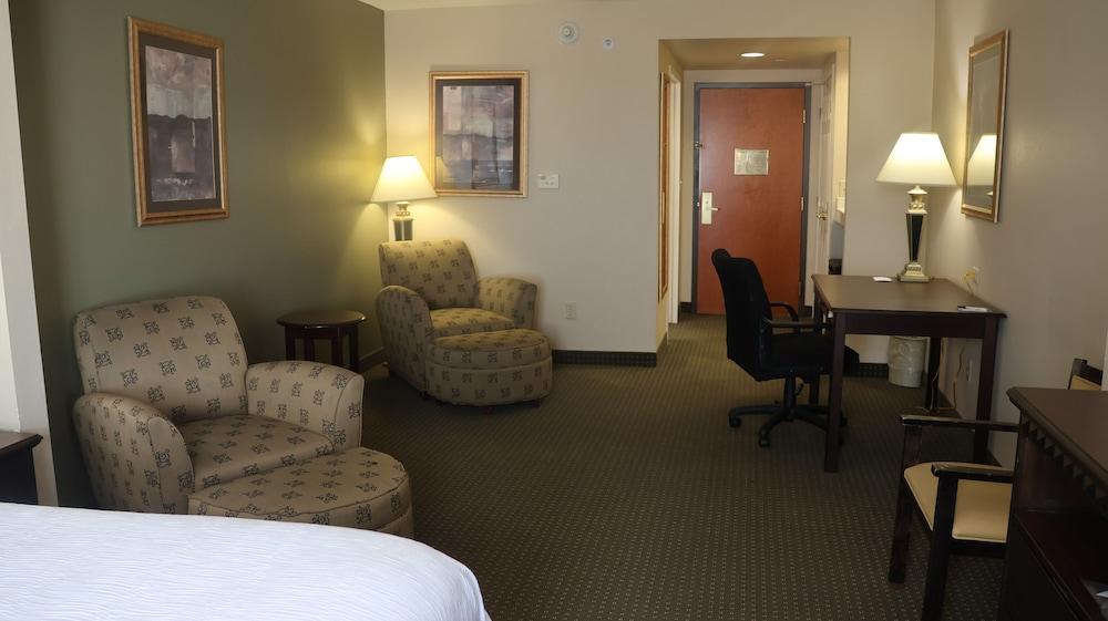 Wingate By Wyndham Peoria photo 24