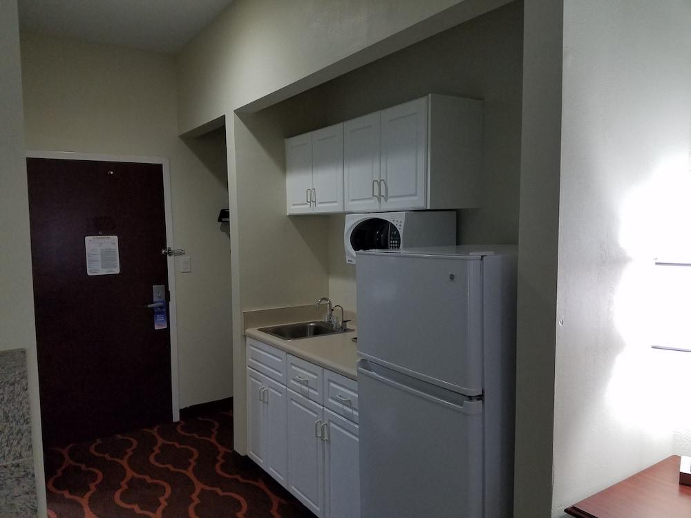 Baymont by Wyndham Grovetown Augusta photo 56