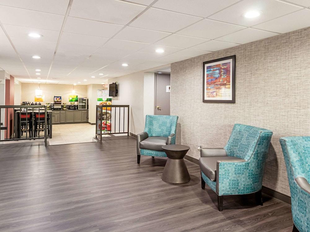 Farragut Inn & Suites photo 10
