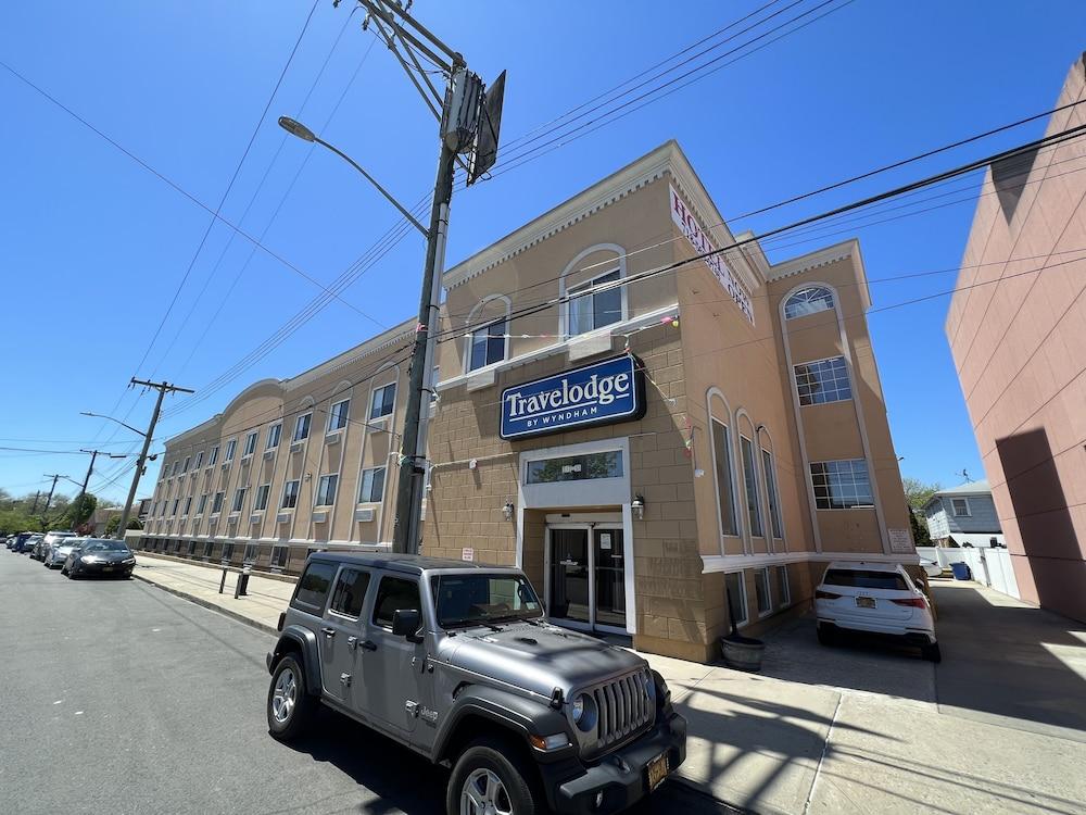Travelodge by Wyndham Ozone Park photo 27