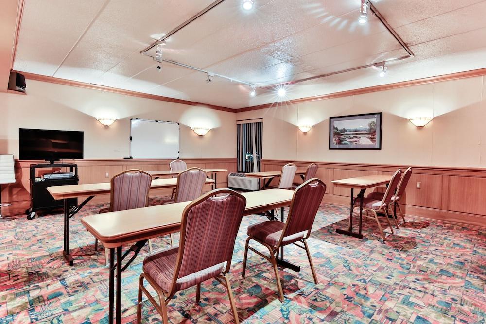 The View Inn & Suites photo 9