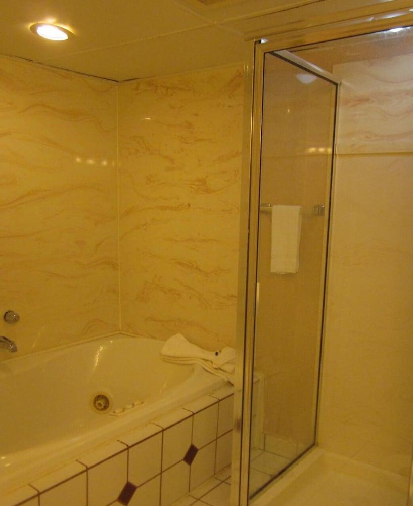 Howard Johnson by Wyndham Benton Harbor/St. Joseph photo 22