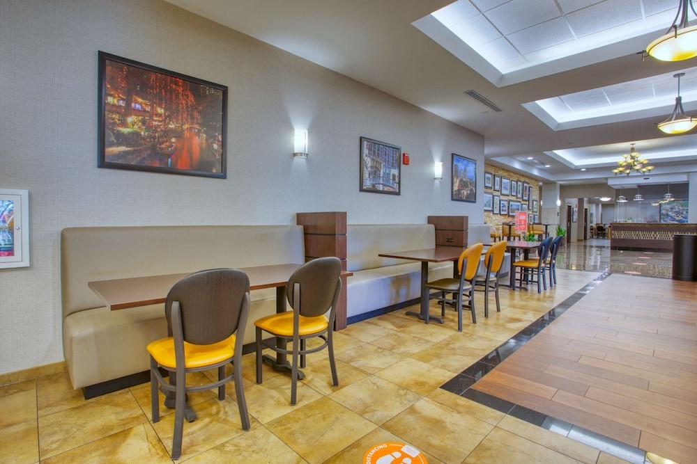 Drury Inn & Suites Near La Cantera Parkway photo 51