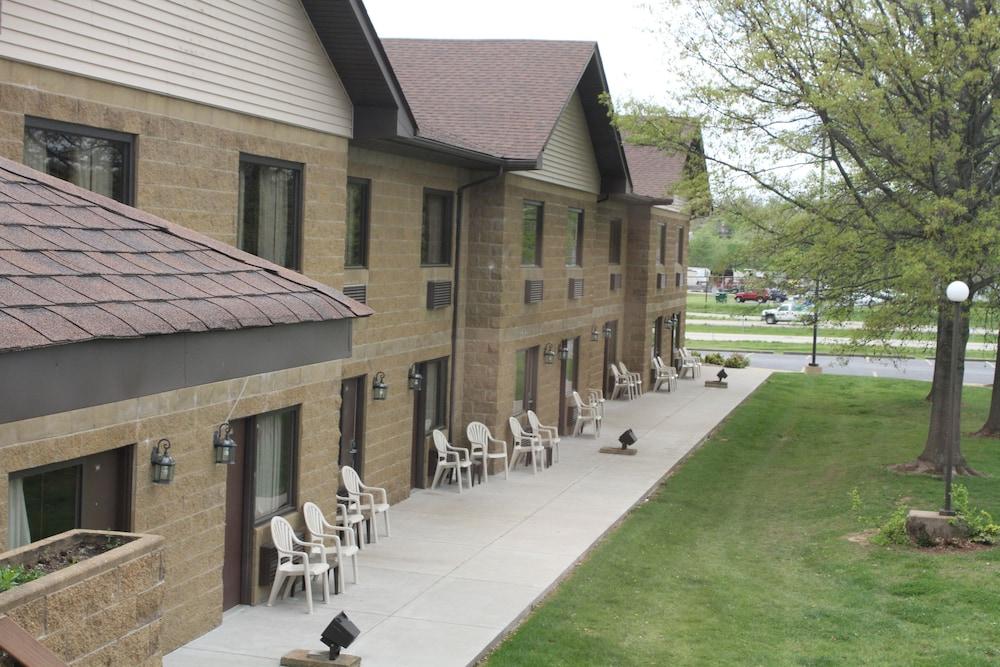 Baymont Inn and Suites by Wyndham Farmington, MO photo 33