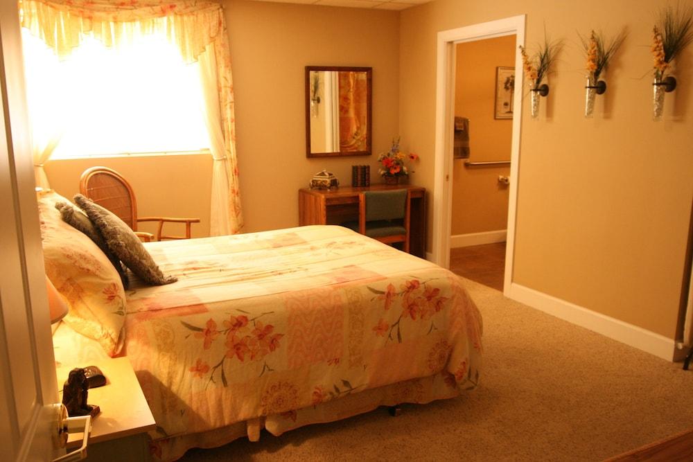 Monroe Street Suites photo 22