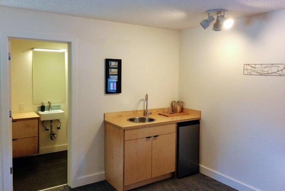Heliotrope Hotel photo 45
