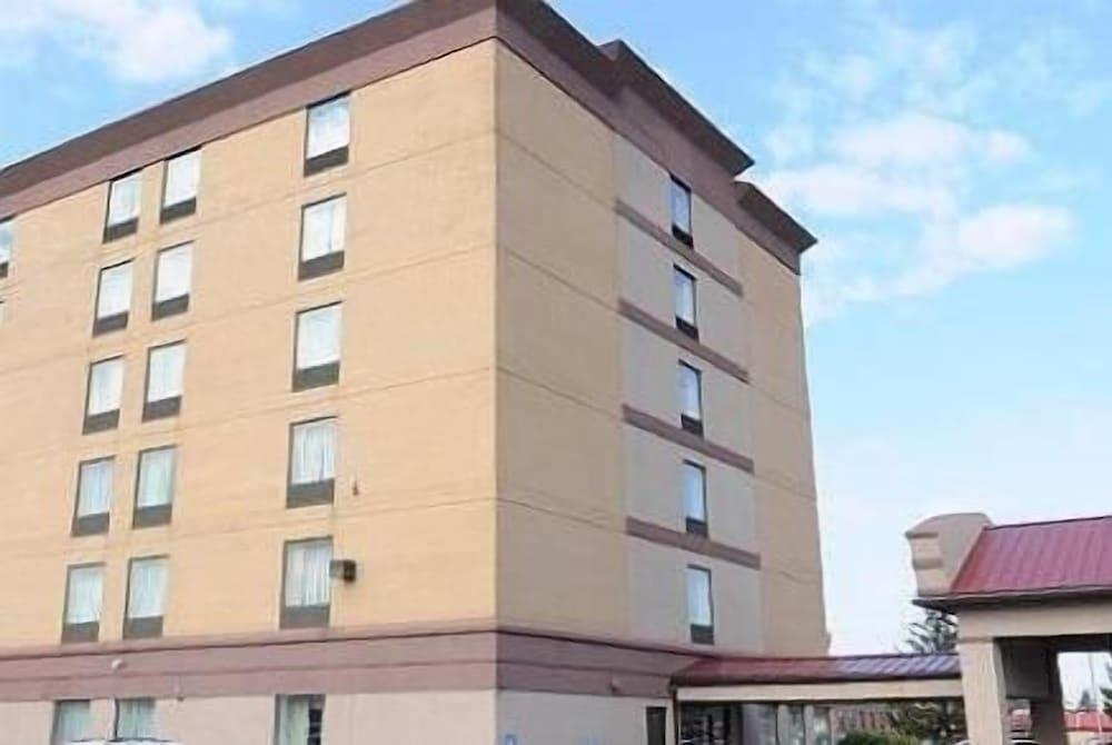 Days Inn by Wyndham Calumet Park photo 2