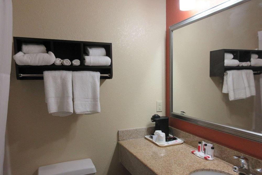 Quality Inn & Suites Benton Harbor - St. Joseph photo 3